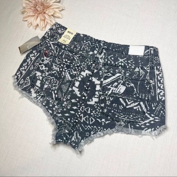 BDG Super Hi Rise Black Print Jean Shorts Nwt 30 - Picture 7 of 8